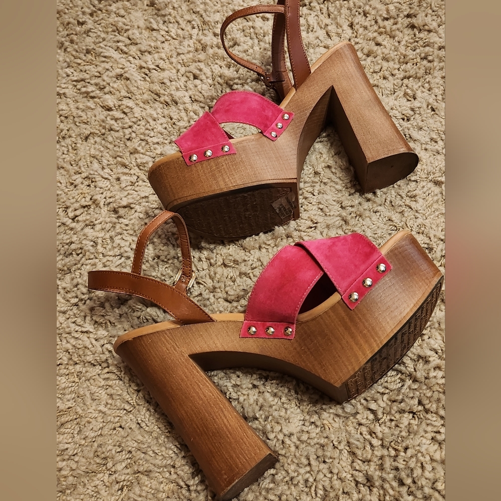 Gorgeous almost NEW hot pink and wood tone velvet heels. Size 7.5. Breckelles.